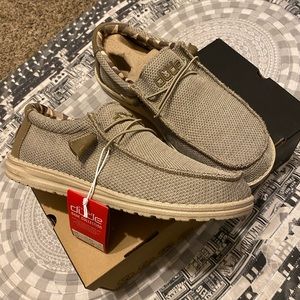 Men's Hey Dude Wally Sox Beige
Size 8